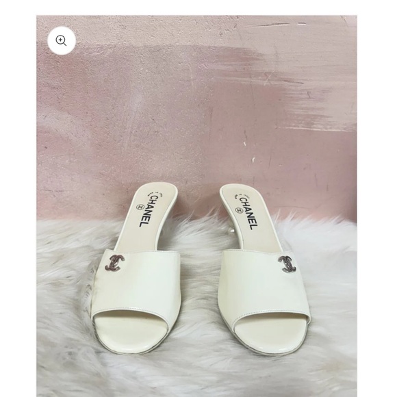 Chanel Ivory Pearl Heel Mules - Picture 5 of 8